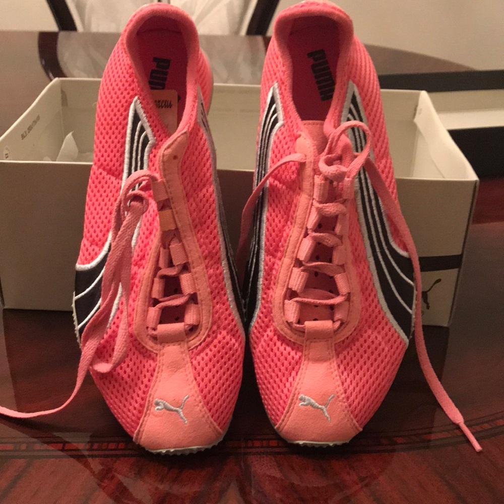 NEVER USED WOMENS PUMA TRAINERS 6 1/2